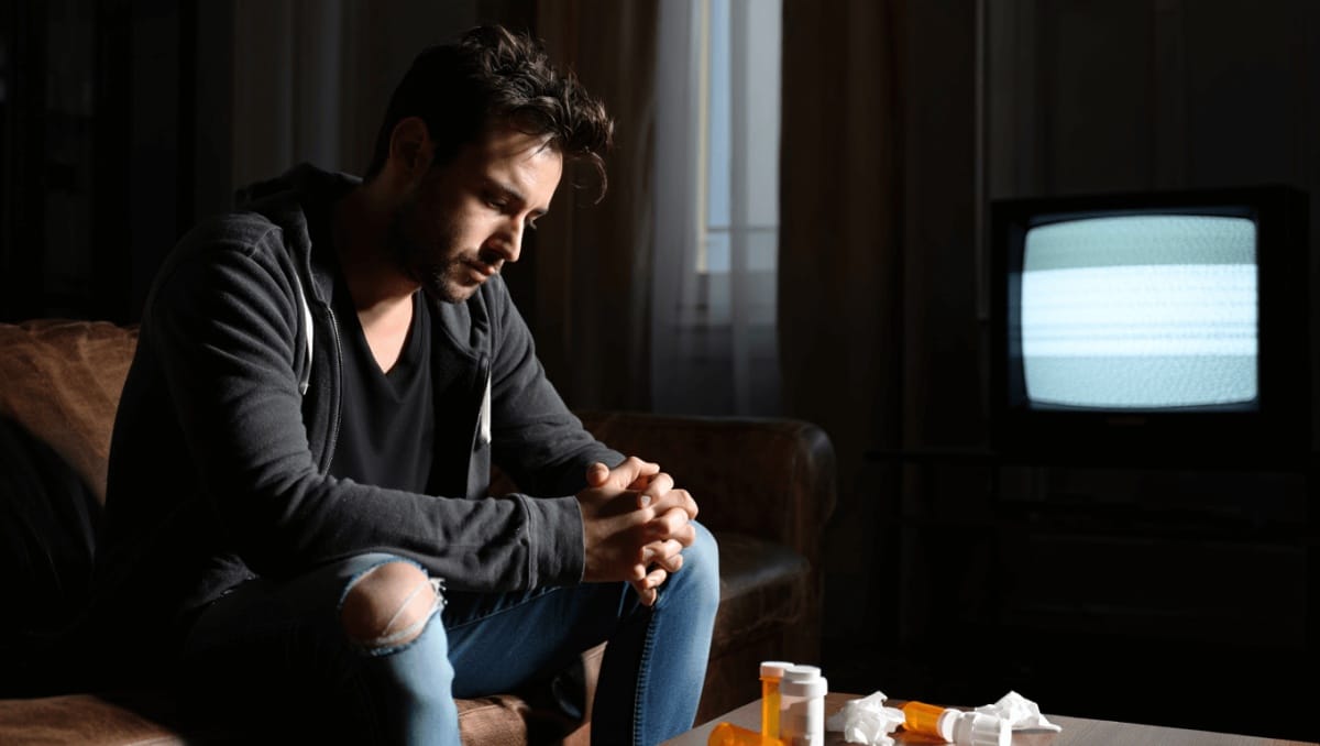 Matthieu Delormeau raconte sa descente aux enfers : "De la drogue, ça me permettait de…"
