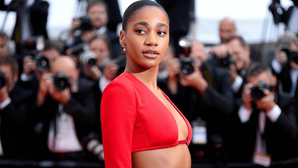 Chappell Roan Goes Without a Top at Grammys, Igniting Firestorm of Reactions