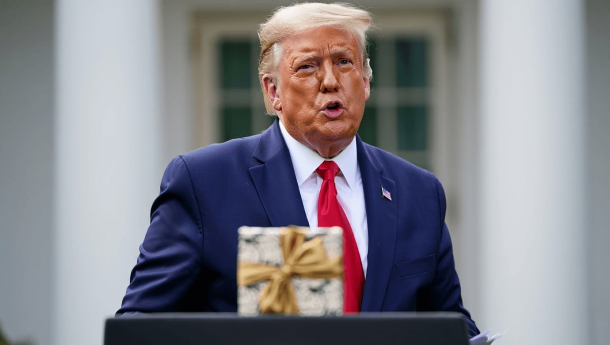 Donald Trump Says Iran Gave Him a Secret Present 'Worth a Tremendous Amount of Money,' but 'I'm Not Going to Tell You What'