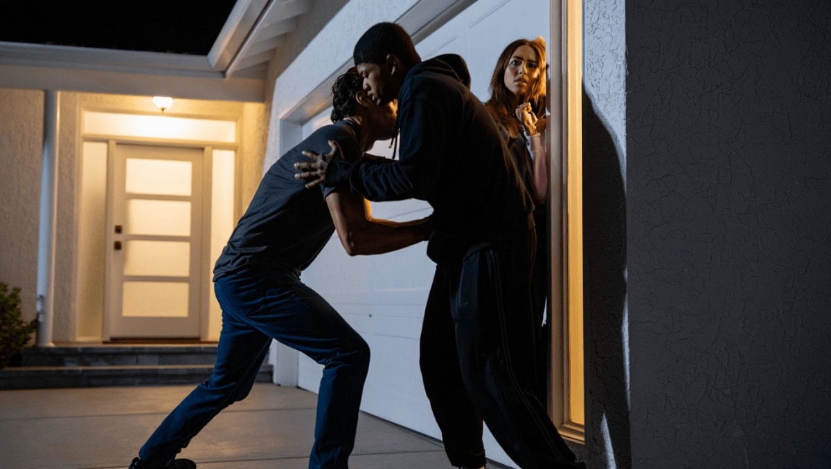 TV Actor Tackles Intruder in His LA Home, Holds Him Until Police Arrive