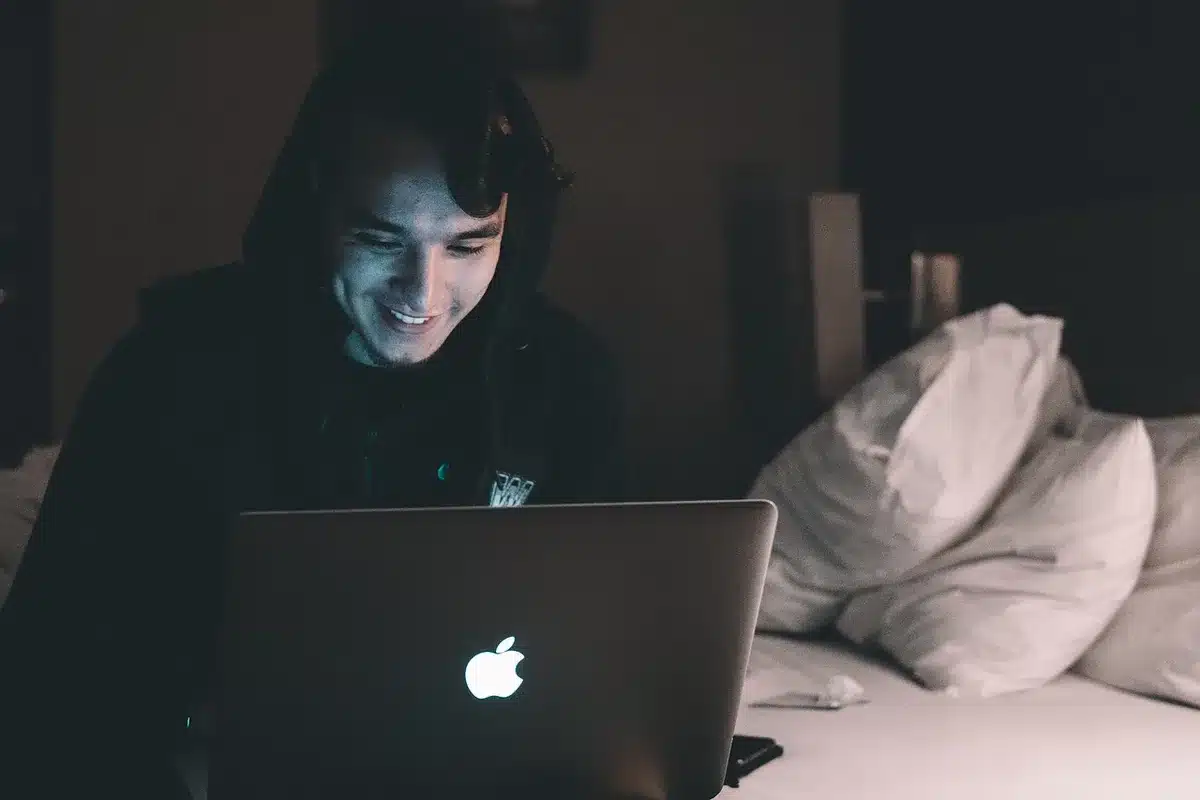 Person at a laptop refreshing a news webpage