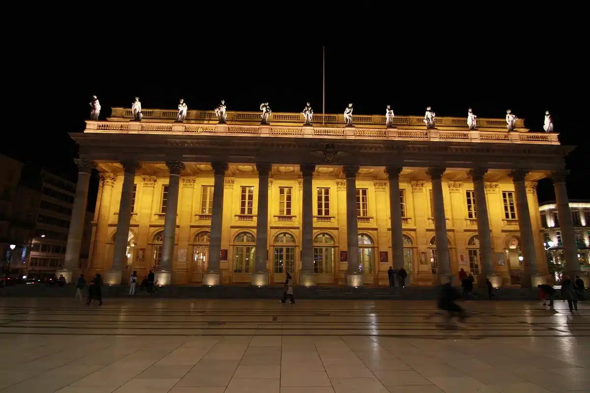 Fa&ccedil;ade d'un palais de justice fran&ccedil;ais symbolique