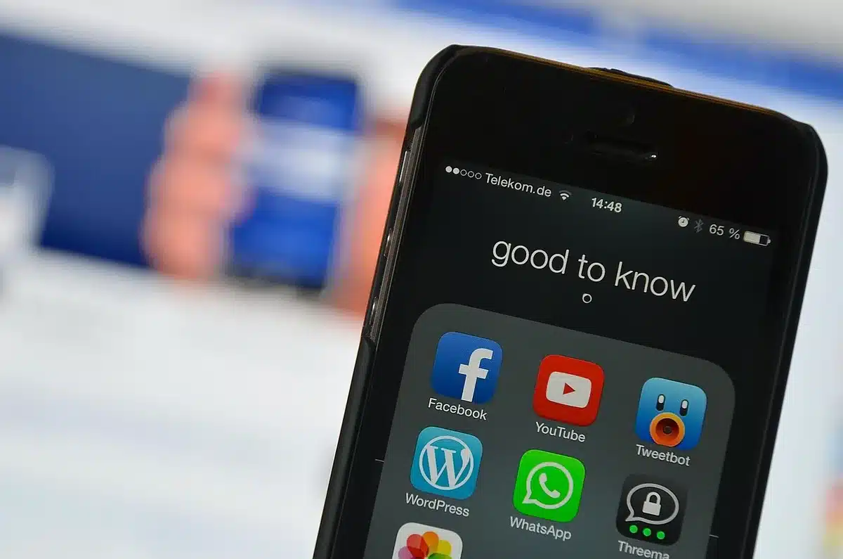 People using phones and scrolling social feeds in bright daylight