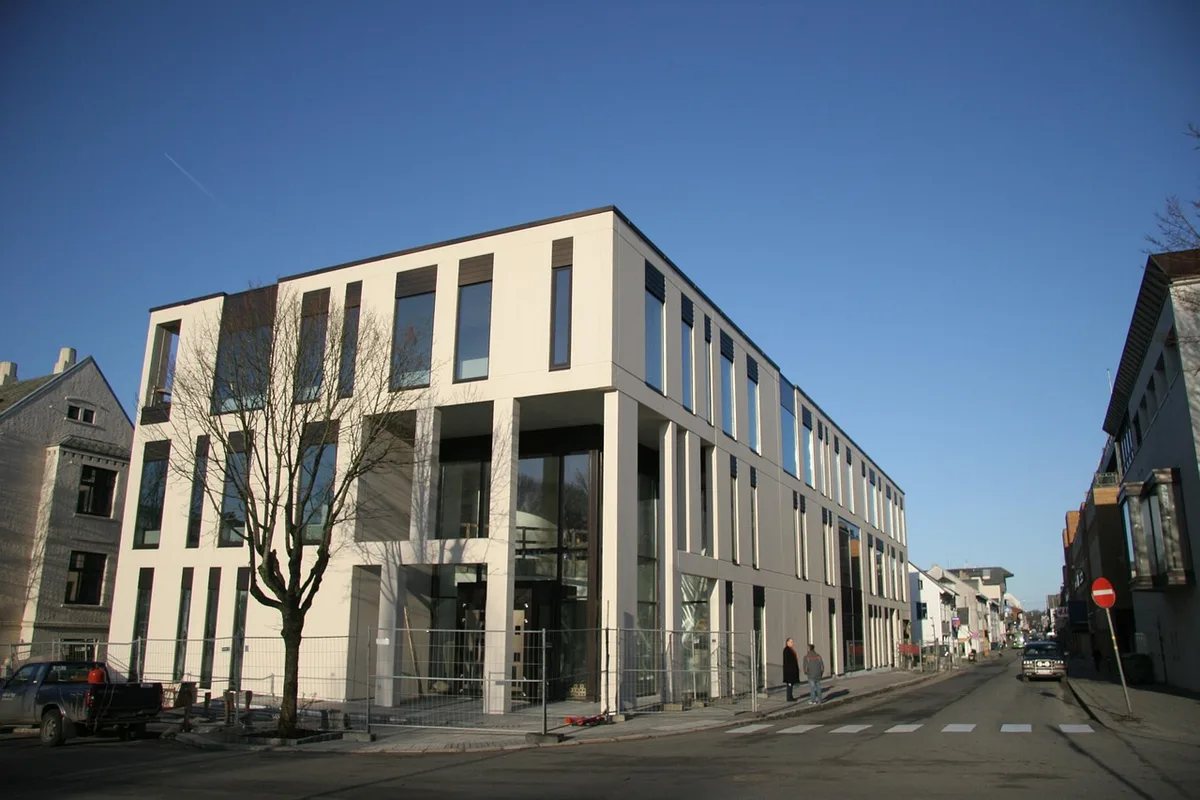 Downtown Midland street and courthouse in bright daylight